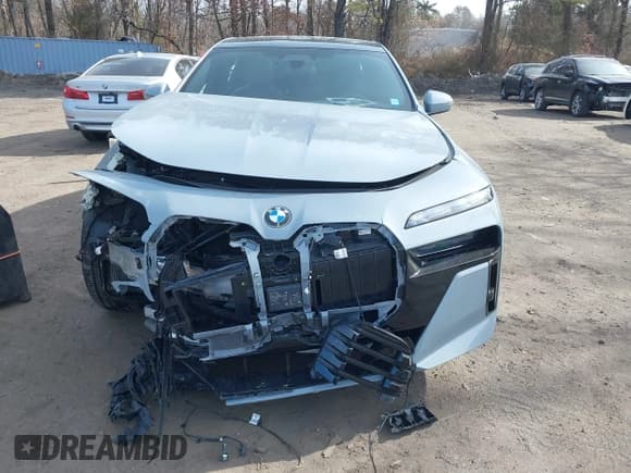 ✅ 2023 BMW 7 Series 760i xDrive • VIN: WBA33EJ06PCL84520 • Лот: 41556566. Опубликован ранее на IAAI с пробегом 20 617 миль. Бесплатный доступ к архиву аукционных продаж из США и подробный отчёт об истории автомобиля на DreamBid. Изображение 12.