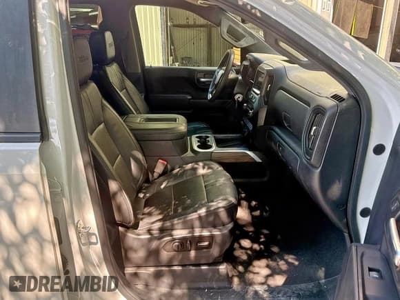 ✅ 2020 Chevrolet Silverado 1500 Custom • VIN: 1GCRWBEK0LZ203904 • Lot: 80130305. Wystawiony na Copart z przebiegiem 79 038 mil. Bezpłatny archiwum sprzedaży aukcyjnych z USA i szczegółowy raport historii pojazdu na DreamBid. Zdjęcie 5.