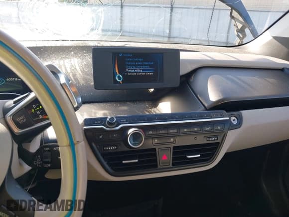 ✅ 2014 BMW i3 • VIN: WBY1Z4C57EV275995 • Lot: 43394957. Wystawiony na IAAI z przebiegiem 85 762 mil. Bezpłatny archiwum sprzedaży aukcyjnych z USA i szczegółowy raport historii pojazdu na DreamBid. Zdjęcie 14.