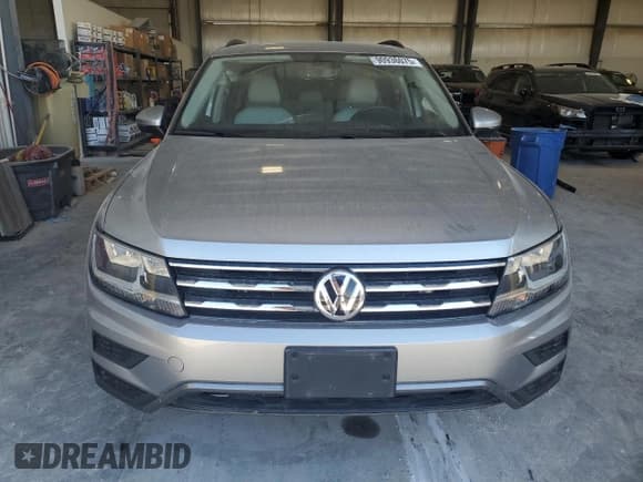 ✅ 2020 Volkswagen Tiguan SE • VIN: 3VV2B7AX8LM080447 • Lot: 90936075. Wystawiony na Copart z przebiegiem 52 977 mil. Bezpłatny archiwum sprzedaży aukcyjnych z USA i szczegółowy raport historii pojazdu na DreamBid. Zdjęcie 5.