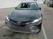 2020 Toyota Camry Hybrid XLE z VIN 4T1F31AK0LU525138, wystawiony jako Copart lot #80226425 z przebiegiem 131 550 mil mil oraz Szkoda całkowita • Salvage title. Historia ofert i sprzedaży dostępna na DreamBid. Obrazek 13.