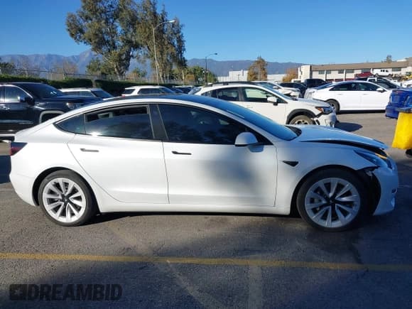✅ 2022 Tesla Model 3 Long Range • VIN: 5YJ3E1EB6NF321855 • Lot: 43845061. Wystawiony na IAAI z przebiegiem 40 178 mil. Bezpłatny archiwum sprzedaży aukcyjnych z USA i szczegółowy raport historii pojazdu na DreamBid. Zdjęcie 13.