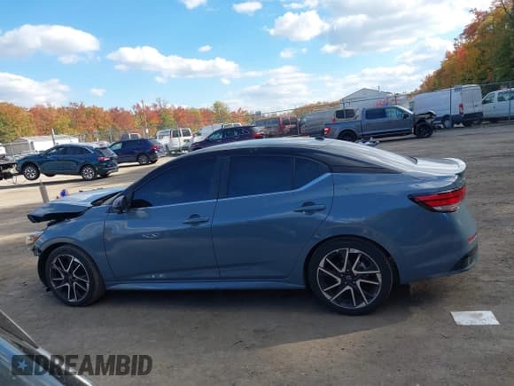 ✅ 2025 Nissan Sentra SR • VIN: 3N1AB8DVXSY265068 • Lot: 43514979. Listed on IAAI with 9,128 mi. Free auction sales archive from the USA and detailed vehicle history report at DreamBid. Image 14.