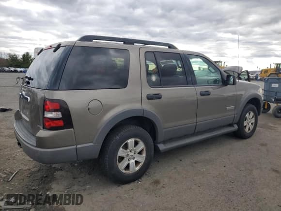 ✅ 2006 Ford Explorer XLT • VIN: 1FMEU73806UA11372 • Lot: 92585035. Listed on Copart with 124,345 mi. Free auction sales archive from the USA and detailed vehicle history report at DreamBid. Image 3.