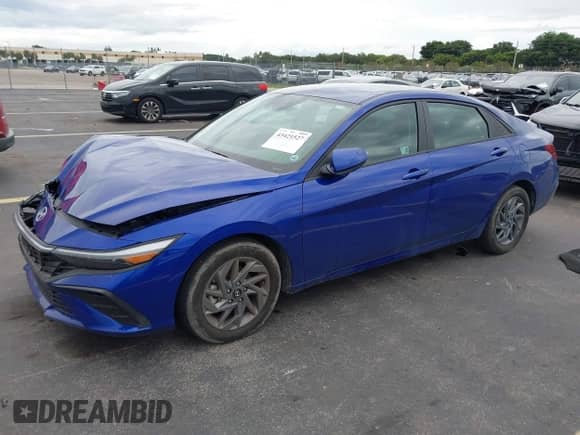 2024 Hyundai Elantra SEL z VIN KMHLM4DG5RU702252, wystawiony jako IAAI lot #43421527 z przebiegiem 18 819 mil mil oraz . Historia ofert i sprzedaży dostępna na DreamBid. Obrazek 17.