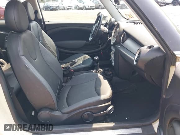 ✅ 2008 MINI Hardtop • VIN: WMWMF33528TU69137 • Lot: 42892223. Listed on IAAI with 63,213 mi. Free auction sales archive from the USA and detailed vehicle history report at DreamBid. Image 5.