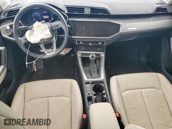 ✅ 2023 Audi Q3 S line Premium • VIN: WA1DECF35P1054849 • Lot: 58766615. Wystawiony na Copart z przebiegiem 43 588 mil. Bezpłatny archiwum sprzedaży aukcyjnych z USA i szczegółowy raport historii pojazdu na DreamBid. Zdjęcie 8.