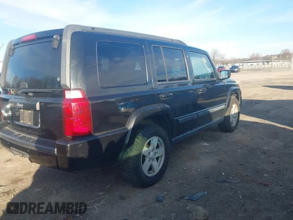✅ 2008 Jeep Commander Sport • VIN: 1J8HH48K18C195554 • Lot: 43777100. Wystawiony na IAAI z przebiegiem 162 226 mil. Bezpłatny archiwum sprzedaży aukcyjnych z USA i szczegółowy raport historii pojazdu na DreamBid. Zdjęcie 4.