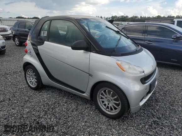 ✅ 2012 Smart fortwo Pure • VIN: WMEEJ3BA1CK530210 • Lot: 73856304. Wystawiony na Copart z przebiegiem Nie podano. Bezpłatny archiwum sprzedaży aukcyjnych z USA i szczegółowy raport historii pojazdu na DreamBid. Zdjęcie 4.
