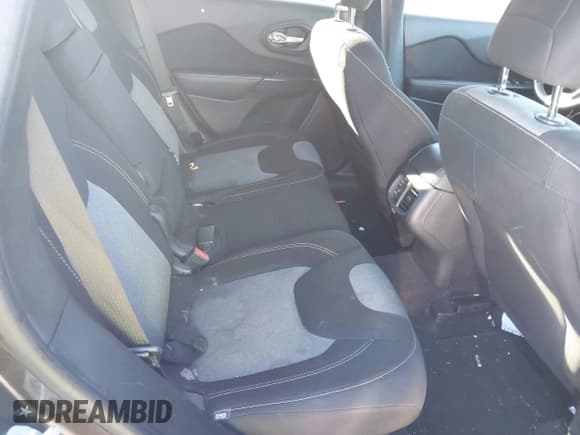 ✅ 2016 Jeep Cherokee Sport • VIN: 1C4PJLAS4GW329773 • Лот: 41300023. Опубликован ранее на IAAI с пробегом 101 912 миль. Бесплатный доступ к архиву аукционных продаж из США и подробный отчёт об истории автомобиля на DreamBid. Изображение 8.