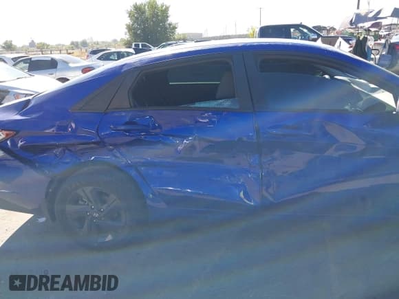 ✅ 2022 Hyundai Elantra SEL • VIN: KMHLM4AG6NU337708 • Lot: 43377026. Wystawiony na IAAI z przebiegiem 21 758 mil. Bezpłatny archiwum sprzedaży aukcyjnych z USA i szczegółowy raport historii pojazdu na DreamBid. Zdjęcie 6.