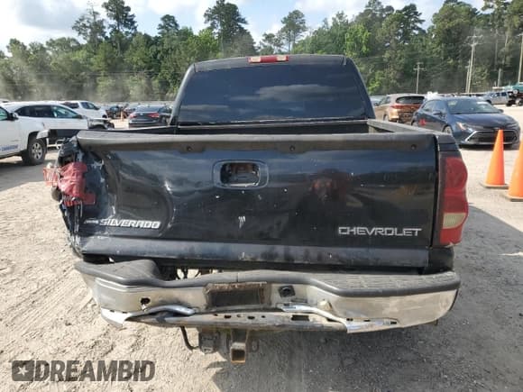 ✅ 2004 Chevrolet Silverado 1500 LS • VIN: 2GCEK13T941406722 • Lot: 59933435. Wystawiony na Copart z przebiegiem 328 796 mil. Bezpłatny archiwum sprzedaży aukcyjnych z USA i szczegółowy raport historii pojazdu na DreamBid. Zdjęcie 6.