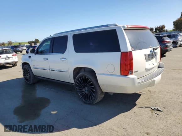 ✅ 2012 Cadillac Escalade ESV Luxury • VIN: 1GYS4HEF3CR204519 • Лот: 46680695. Опубликован ранее на Copart с пробегом 138 238 миль. Бесплатный доступ к архиву аукционных продаж из США и подробный отчёт об истории автомобиля на DreamBid. Изображение 2.