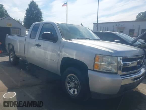 2010 Chevrolet Silverado 1500 Work Truck z VIN 1GCSCPE02AZ204250, wystawiony jako IAAI lot #43064312 z przebiegiem 141 651 mil mil oraz . Historia ofert i sprzedaży dostępna na DreamBid. Obrazek 1.