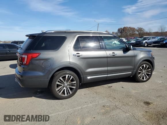 ✅ 2016 Ford Explorer Platinum • VIN: 1FM5K8HT4GGC82833 • Lot: 92606705. Wystawiony na Copart z przebiegiem 112 607 mil. Bezpłatny archiwum sprzedaży aukcyjnych z USA i szczegółowy raport historii pojazdu na DreamBid. Zdjęcie 3.