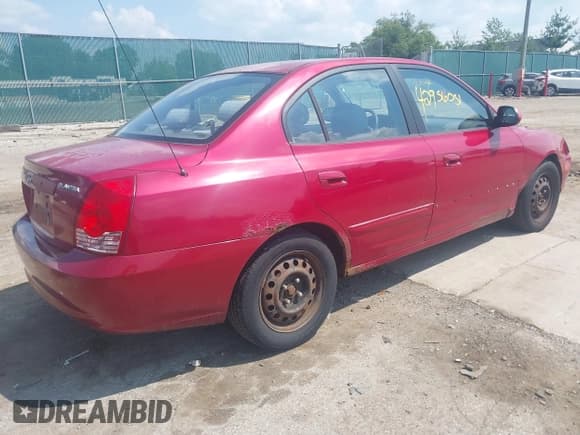 ✅ 2004 Hyundai Elantra GLS • VIN: KMHDN46DX4U710604 • Lot: 42956051. Wystawiony na IAAI z przebiegiem 216 584 mil. Bezpłatny archiwum sprzedaży aukcyjnych z USA i szczegółowy raport historii pojazdu na DreamBid. Zdjęcie 4.
