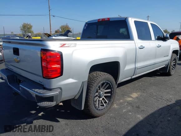 2015 Chevrolet Silverado 1500 LTZ z VIN 3GCUKSEC9FG258290, wystawiony jako IAAI lot #43514218 z przebiegiem 168 385 mil mil oraz . Historia ofert i sprzedaży dostępna na DreamBid. Obrazek 4.