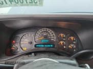 ✅ 2003 Chevrolet Silverado 2500HD LS • VIN: 1GCHK29U13E265418 • Lot: 92708415. Wystawiony na Copart z przebiegiem 211 182 mil. Bezpłatny archiwum sprzedaży aukcyjnych z USA i szczegółowy raport historii pojazdu na DreamBid. Zdjęcie 9.