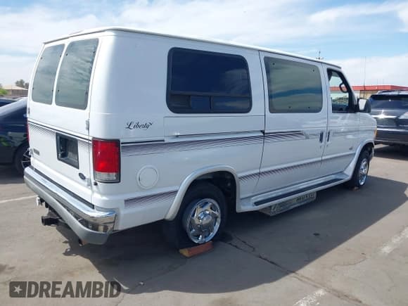 ✅ 2001 Ford Econoline Cargo Recreational • VIN: 1FDPE24L61HA66860 • Лот: 42020566. Опубликован ранее на IAAI с пробегом 78 542 миль. Бесплатный доступ к архиву аукционных продаж из США и подробный отчёт об истории автомобиля на DreamBid. Изображение 4.