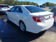 ✅ 2013 Toyota Camry XLE • VIN: 4T1BF1FK7DU241361 • Lot: 43448865. Wystawiony na IAAI z przebiegiem 234 878 mil. Bezpłatny archiwum sprzedaży aukcyjnych z USA i szczegółowy raport historii pojazdu na DreamBid. Zdjęcie 3.