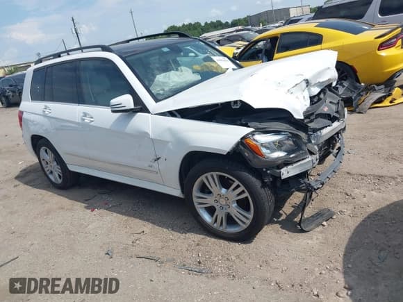 ✅ 2015 Mercedes-Benz GLK 350 • VIN: WDCGG8JB5FG338710 • Лот: 42882858. Опубликован ранее на IAAI с пробегом 118 520 миль. Бесплатный доступ к архиву аукционных продаж из США и подробный отчёт об истории автомобиля на DreamBid. Изображение 1.