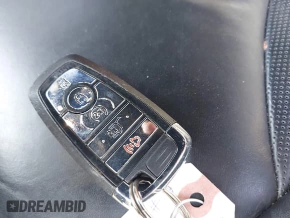 ✅ 2020 Lincoln Nautilus Standard • VIN: 2LMPJ6J98LBL09892 • Lot: 42381053. Wystawiony na IAAI z przebiegiem 40 438 mil. Bezpłatny archiwum sprzedaży aukcyjnych z USA i szczegółowy raport historii pojazdu na DreamBid. Zdjęcie 11.