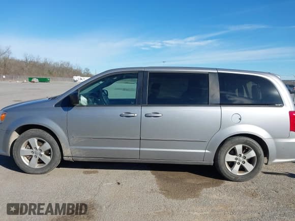 ✅ 2016 Dodge Grand Caravan American Value • VIN: 2C4RDGBG6GR108802 • Lot: 41732721. Wystawiony na IAAI z przebiegiem 90 275 mil. Bezpłatny archiwum sprzedaży aukcyjnych z USA i szczegółowy raport historii pojazdu na DreamBid. Zdjęcie 14.