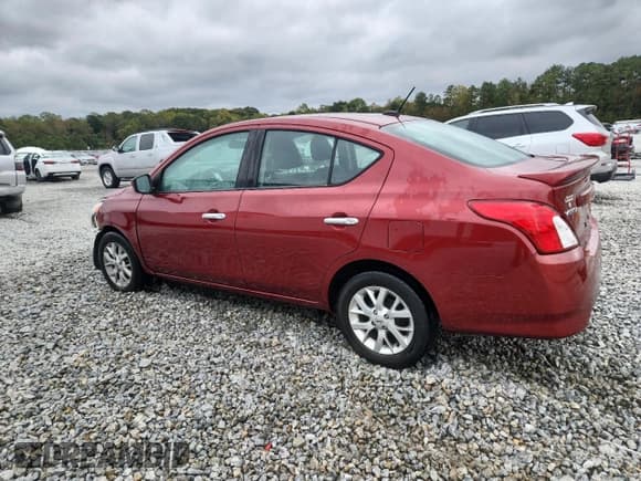 ✅ 2018 Nissan Versa SV • VIN: 3N1CN7AP8JL831272 • Лот: 90089435. Опубликован ранее на Copart с пробегом 120 688 миль. Бесплатный доступ к архиву аукционных продаж из США и подробный отчёт об истории автомобиля на DreamBid. Изображение 2.