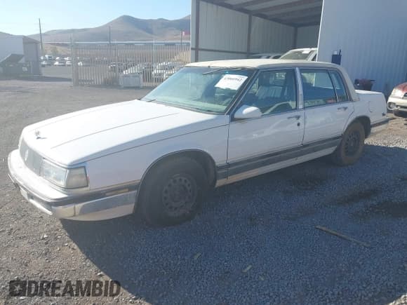 ✅ 1990 Buick Park Avenue • VIN: 1G4CW54C0L1603179 • Lot: 43066942. Wystawiony na IAAI z przebiegiem 127 850 mil. Bezpłatny archiwum sprzedaży aukcyjnych z USA i szczegółowy raport historii pojazdu na DreamBid. Zdjęcie 2.