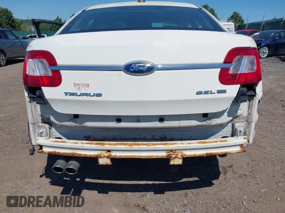 ✅ 2012 Ford Taurus SEL • VIN: 1FAHP2HW5CG106805 • Lot: 43033618. Wystawiony na IAAI z przebiegiem 123 868 mil. Bezpłatny archiwum sprzedaży aukcyjnych z USA i szczegółowy raport historii pojazdu na DreamBid. Zdjęcie 6.