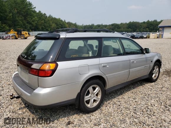 ✅ 2004 Subaru Legacy Outback L.L. Bean • VIN: 4S3BH806847621262 • Лот: 67368015. Опубликован ранее на Copart с пробегом 292 658 миль. Бесплатный доступ к архиву аукционных продаж из США и подробный отчёт об истории автомобиля на DreamBid. Изображение 3.