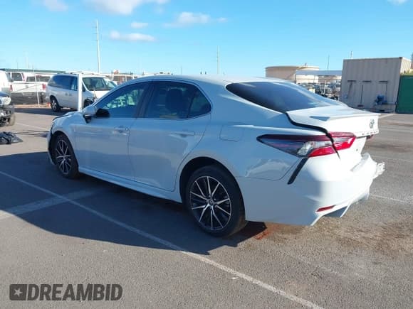 ✅ 2024 Toyota Camry SE • VIN: 4T1T11AK6RU258931 • Lot: 43596156. Wystawiony na IAAI z przebiegiem 26 435 mil. Bezpłatny archiwum sprzedaży aukcyjnych z USA i szczegółowy raport historii pojazdu na DreamBid. Zdjęcie 3.