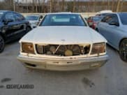 ✅ 1984 Mercedes-Benz 500 • VIN: WDB1260441A061720 • Лот: 93342945. Опубликован ранее на Copart с пробегом 117 508 миль. Бесплатный доступ к архиву аукционных продаж из США и подробный отчёт об истории автомобиля на DreamBid. Изображение 5.