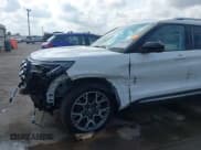 ✅ 2025 Ford Explorer • VIN: 1FMWK7HC1SGC05473 • Lot: 43494798. Wystawiony na IAAI z przebiegiem 4 953 mil. Bezpłatny archiwum sprzedaży aukcyjnych z USA i szczegółowy raport historii pojazdu na DreamBid. Zdjęcie 6.