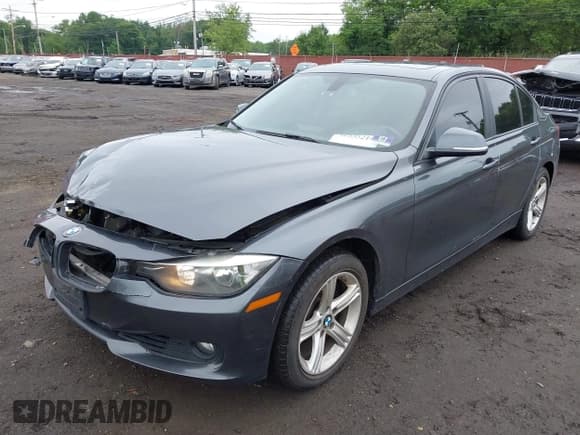 ✅ 2015 BMW 3 Series 328i xDrive • VIN: WBA3B5C54FF961067 • Lot: 42535214. Wystawiony na IAAI z przebiegiem 82 610 mil. Bezpłatny archiwum sprzedaży aukcyjnych z USA i szczegółowy raport historii pojazdu na DreamBid. Zdjęcie 17.