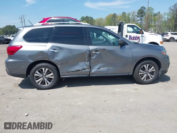 ✅ 2018 Nissan Pathfinder S • VIN: 5N1DR2MN0JC613157 • Лот: 42074018. Опубликован ранее на IAAI с пробегом 147 840 миль. Бесплатный доступ к архиву аукционных продаж из США и подробный отчёт об истории автомобиля на DreamBid. Изображение 13.