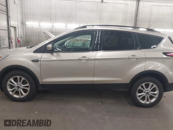 ✅ 2017 Ford Escape SE • VIN: 1FMCU9GD9HUC55311 • Lot: 43468403. Listed on IAAI with 117,889 mi. Free auction sales archive from the USA and detailed vehicle history report at DreamBid. Image 15.