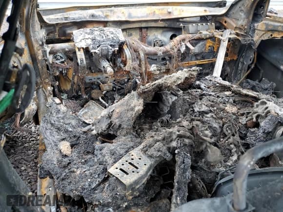 ✅ 2016 Hyundai Sonata Sport • VIN: 5NPE34AF1GH313739 • Лот: 81880675. Опубликован ранее на Copart с пробегом Не указан. Бесплатный доступ к архиву аукционных продаж из США и подробный отчёт об истории автомобиля на DreamBid. Изображение 8.