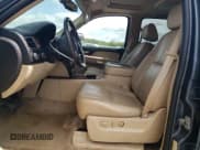 ✅ 2008 Chevrolet Suburban LTZ • VIN: 1GNFK16388J122713 • Lot: 69720454. Wystawiony na Copart z przebiegiem 182 208 mil. Bezpłatny archiwum sprzedaży aukcyjnych z USA i szczegółowy raport historii pojazdu na DreamBid. Zdjęcie 7.