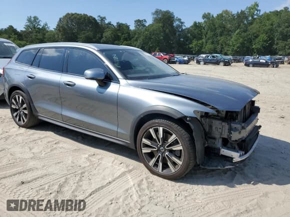 ✅ 2021 Volvo V60 • VIN: YV4102WK7M1072755 • Lot: 65976425. Wystawiony na Copart z przebiegiem 85 902 mil. Bezpłatny archiwum sprzedaży aukcyjnych z USA i szczegółowy raport historii pojazdu na DreamBid. Zdjęcie 4.