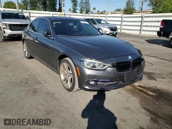 ✅ 2017 BMW 3 Series 330i • VIN: WBA8B9G37HNU54940 • Lot: 92940915. Wystawiony na Copart z przebiegiem 33 440 mil. Bezpłatny archiwum sprzedaży aukcyjnych z USA i szczegółowy raport historii pojazdu na DreamBid. Zdjęcie 13.