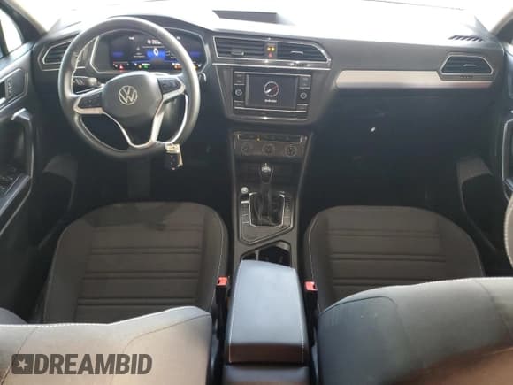 ✅ 2024 Volkswagen Tiguan S • VIN: 3VVRB7AX6RM059698 • Lot: 48455235. Wystawiony na Copart z przebiegiem 34 344 mil. Bezpłatny archiwum sprzedaży aukcyjnych z USA i szczegółowy raport historii pojazdu na DreamBid. Zdjęcie 8.