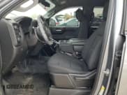 ✅ 2020 Chevrolet Silverado 1500 Custom Trail Boss • VIN: 1GCRYCEF1LZ288108 • Lot: 57426385. Wystawiony na Copart z przebiegiem 56 230 mil. Bezpłatny archiwum sprzedaży aukcyjnych z USA i szczegółowy raport historii pojazdu na DreamBid. Zdjęcie 7.