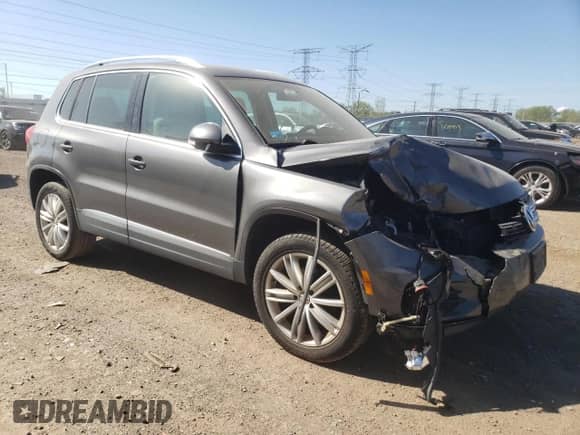 2013 Volkswagen Tiguan SE z VIN WVGAV7AX7DW018388, wystawiony jako Copart lot #56188045 z przebiegiem 98 066 mil mil oraz Szkoda całkowita • Salvage title. Historia ofert i sprzedaży dostępna na DreamBid. Obrazek 4.
