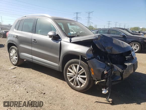 ✅ 2013 Volkswagen Tiguan SE • VIN: WVGAV7AX7DW018388 • Lot: 56188045. Wystawiony na Copart z przebiegiem 98 066 mil. Bezpłatny archiwum sprzedaży aukcyjnych z USA i szczegółowy raport historii pojazdu na DreamBid. Zdjęcie 4.