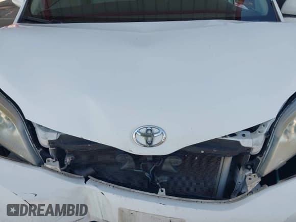 ✅ 2011 Toyota Sienna LE AAS • VIN: 5TDKK3DC4BS125933 • Lot: 43078715. Listed on IAAI with 144,923 mi. Free auction sales archive from the USA and detailed vehicle history report at DreamBid. Image 10.