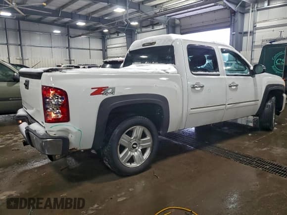 ✅ 2011 Chevrolet Silverado 1500 LTZ • VIN: 3GCUKTE25BG322364 • Lot: 96008175. Wystawiony na Copart z przebiegiem 176 457 mil. Bezpłatny archiwum sprzedaży aukcyjnych z USA i szczegółowy raport historii pojazdu na DreamBid. Zdjęcie 3.