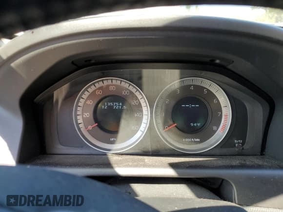 ✅ 2013 Volvo XC60 T6 • VIN: YV4902DZ4D2393276 • Lot: 68143535. Listed on Copart with 135,754 mi. Free auction sales archive from the USA and detailed vehicle history report at DreamBid. Image 9.