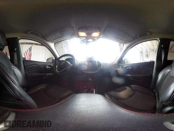 ✅ 2017 Jeep Cherokee Trailhawk L Plus • VIN: 1C4PJMBSXHW639609 • Lot: 43540970. Wystawiony na IAAI z przebiegiem 79 511 mil. Bezpłatny archiwum sprzedaży aukcyjnych z USA i szczegółowy raport historii pojazdu na DreamBid. Zdjęcie 18.