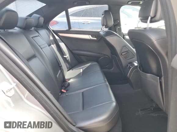 ✅ 2013 Mercedes-Benz C 250 Sport • VIN: WDDGF4HB5DR258385 • Lot: 51808895. Wystawiony na Copart z przebiegiem 139 208 mil. Bezpłatny archiwum sprzedaży aukcyjnych z USA i szczegółowy raport historii pojazdu na DreamBid. Zdjęcie 10.